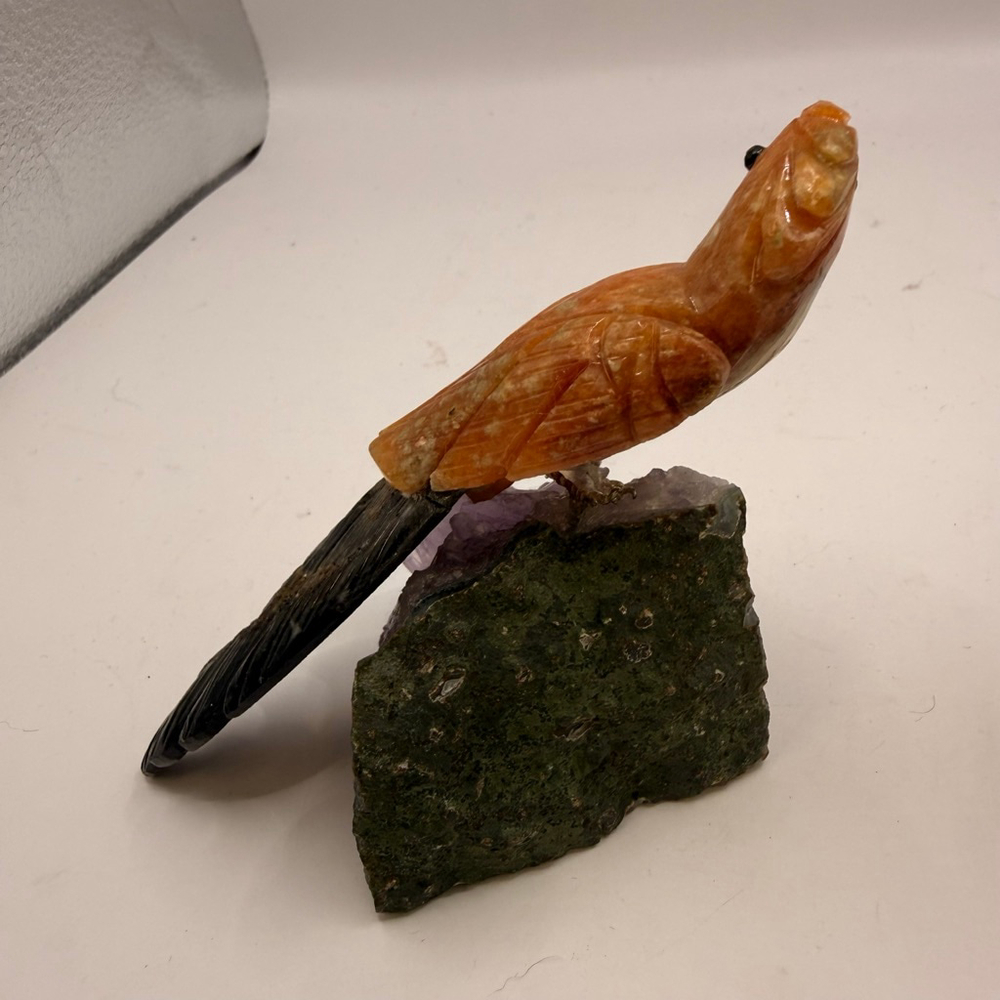 Semi Precious gemstone Bird figure Orange and Green Parrot on Amethyst - Picture 9 of 14